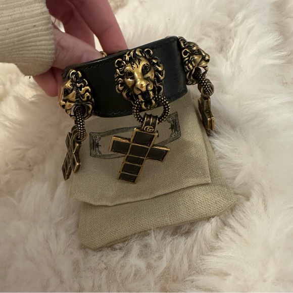 Gucci Lion Head Cross Bracelet - Picture 6 of 6